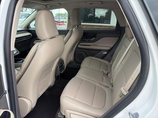 White Metallic 2022 Lincoln Corsair Standard