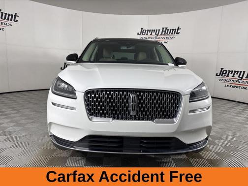 White Metallic 2022 Lincoln Corsair Standard