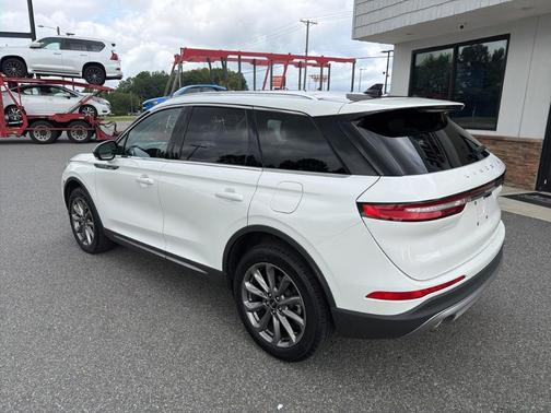 White Metallic 2022 Lincoln Corsair Standard