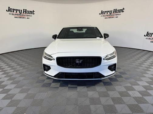 2024 Volvo S60 B5 Plus Black Edition