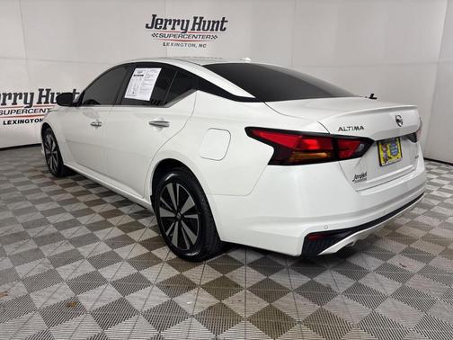 2022 Nissan Altima 2.5 SV