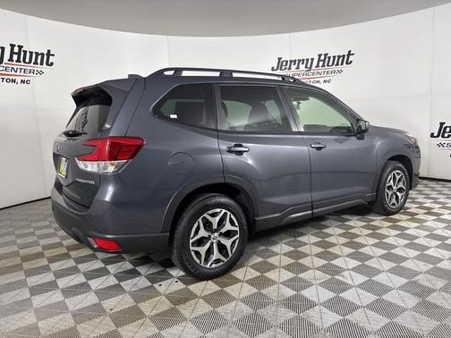 Magnetite Gray Metallic 2022 Subaru Forester Premium