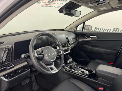 Glacial White Pearl 2025 Kia Sportage EX