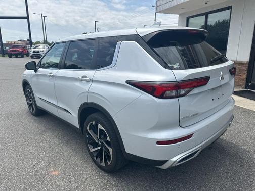 2022 Mitsubishi Outlander SE