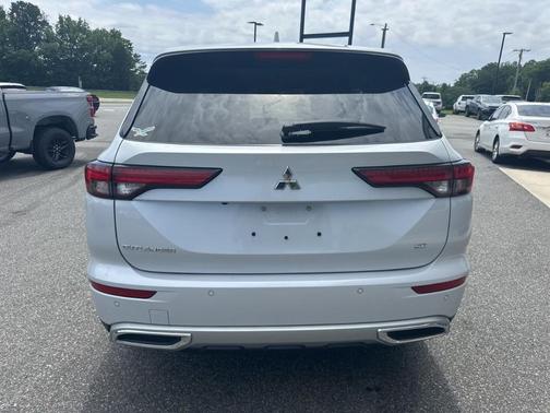 2022 Mitsubishi Outlander SE