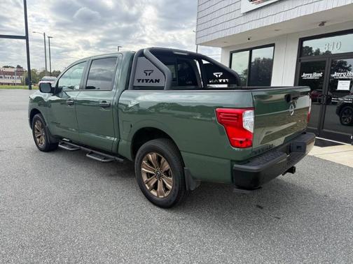 2024 Nissan Titan SV