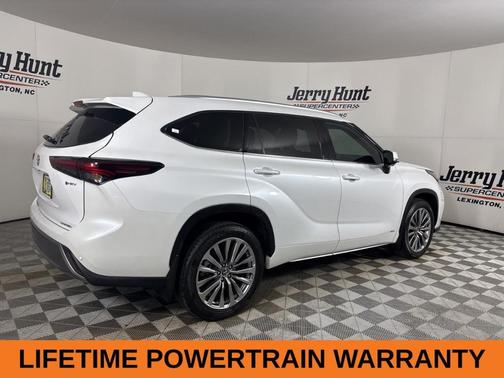 2025 Toyota Highlander Hybrid XLE