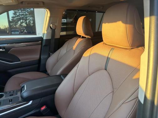 2025 Toyota Highlander Hybrid Limited 25th Edition