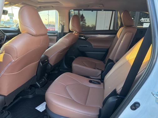 2025 Toyota Highlander Hybrid Limited 25th Edition