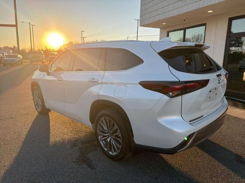 2025 Toyota Highlander Hybrid Limited 25th Edition