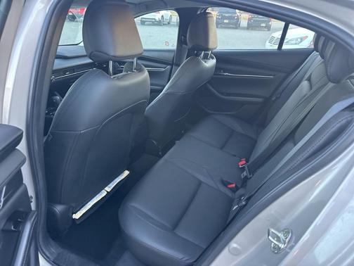 2025 Mazda Mazda3 FWD w/Preferred Package