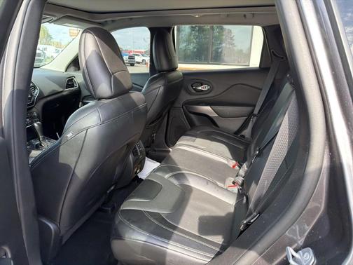 Granite Crystal Clearcoat Metallic 2022 Jeep Cherokee Limited