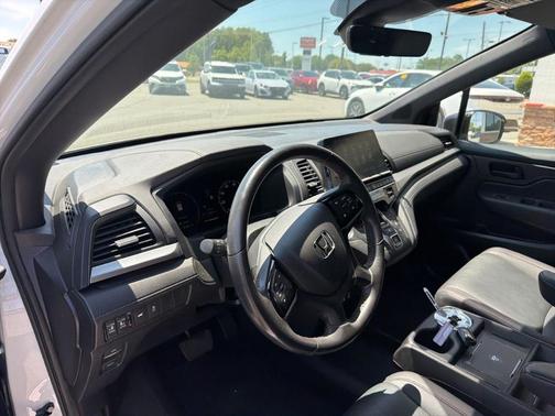 White 2025 Honda Odyssey Sport-L