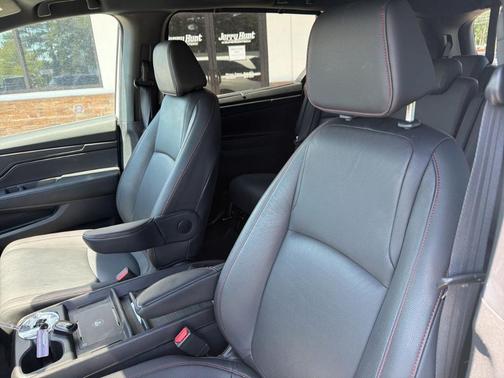 White 2025 Honda Odyssey Sport-L