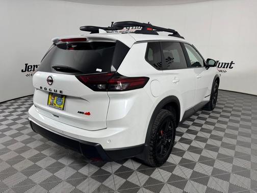 Pearl 2025 Nissan Rogue