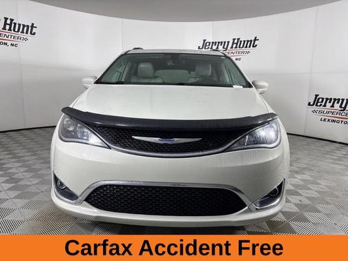 2020 Chrysler Pacifica Touring-L