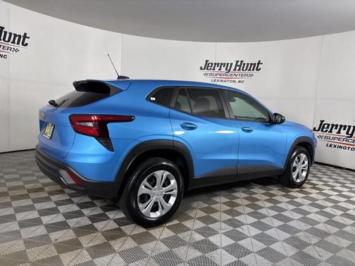 2025 Chevrolet Trax LS