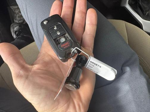 Alpine White 2016 Jeep Renegade Latitude