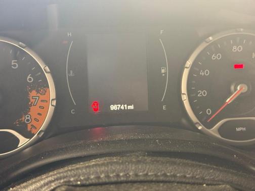 Alpine White 2016 Jeep Renegade Latitude