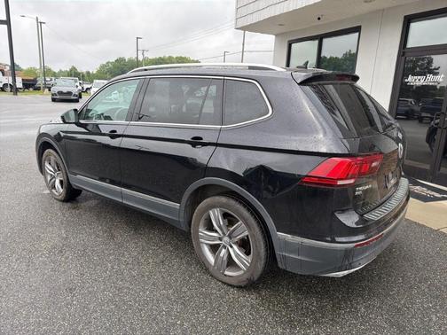 Deep Black Pearl Effect 2021 Volkswagen Tiguan 2.0T SEL