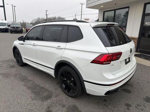 2022 Volkswagen Tiguan 2.0T SE R-Line Black