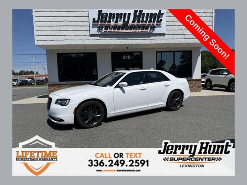 Bright White Clearcoat 2023 Chrysler 300 S