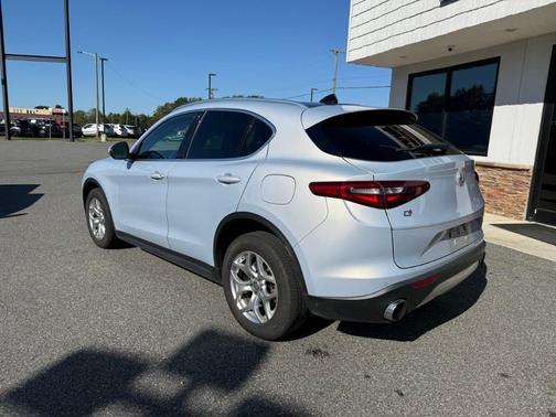 2021 Alfa Romeo Stelvio Base