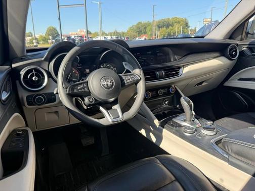 2021 Alfa Romeo Stelvio Base