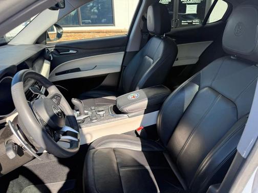 2021 Alfa Romeo Stelvio Base