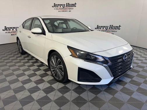 White 2023 Nissan Altima 2.5 SL