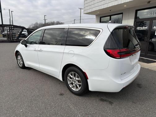 2023 Chrysler Pacifica Touring-L