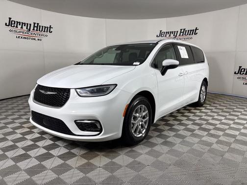 2023 Chrysler Pacifica Touring-L