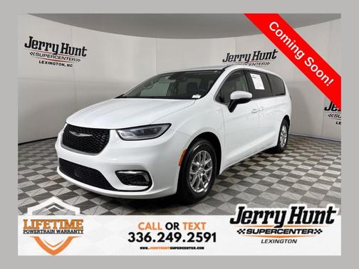 2023 Chrysler Pacifica Touring-L