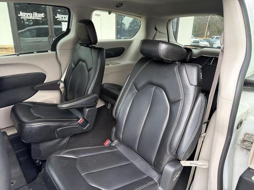 2023 Chrysler Pacifica Touring-L