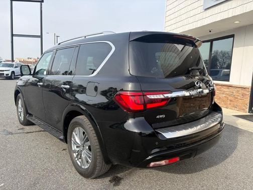2023 INFINITI QX80 Luxe
