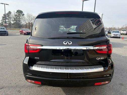 2023 INFINITI QX80 Luxe