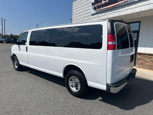 2024 Chevrolet Express 3500 LT