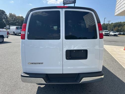 2024 Chevrolet Express 3500 LT