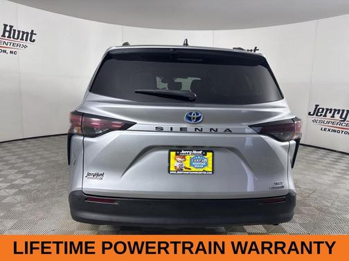 2024 Toyota Sienna XLE