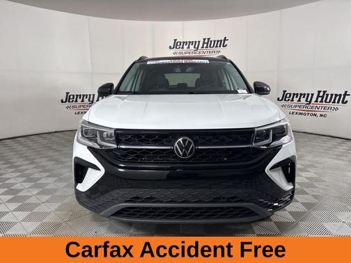2024 Volkswagen Taos 1.5T SE Black