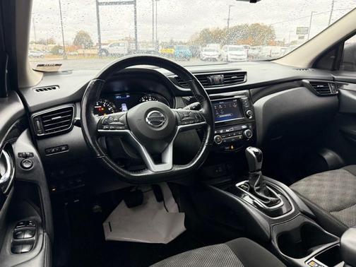 2022 Nissan Rogue Sport SV