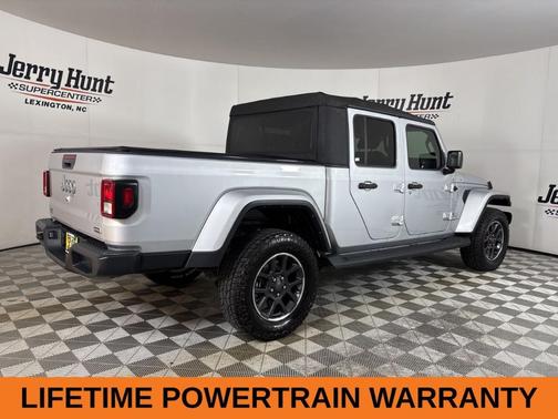 2022 Jeep Gladiator Overland
