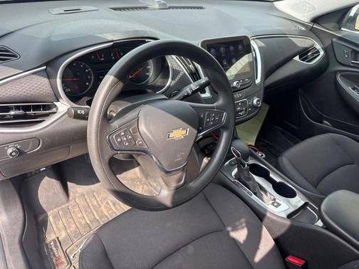 Summit White 2024 Chevrolet Malibu 1LS