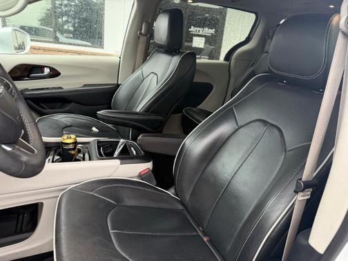 2022 Chrysler Pacifica Hybrid Limited