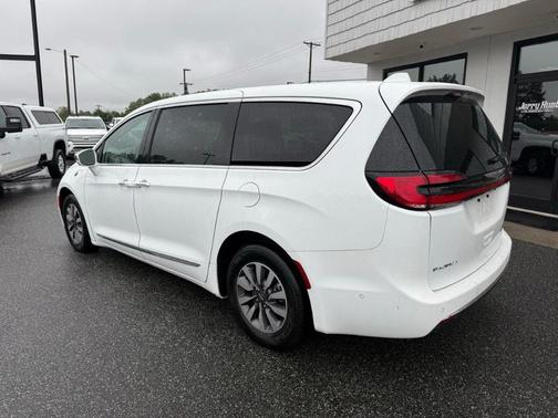 2022 Chrysler Pacifica Hybrid Limited