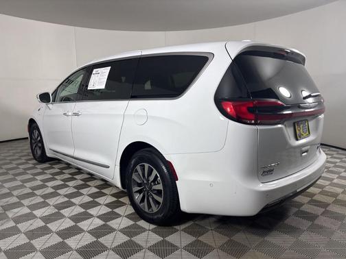 2022 Chrysler Pacifica Hybrid Limited