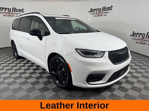 Bright White Clearcoat 2025 Chrysler Pacifica Limited