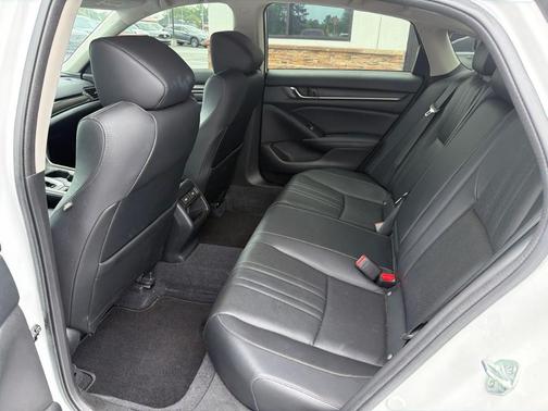 Platinum White Pearl 2022 Honda Accord Sport SE