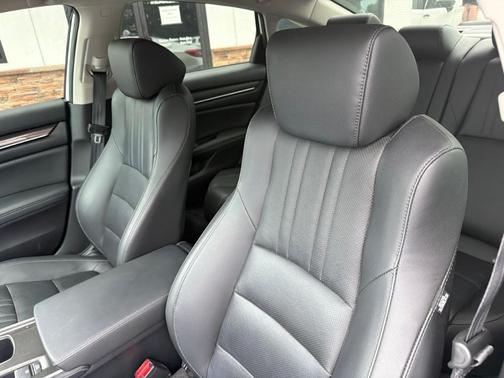 Platinum White Pearl 2022 Honda Accord Sport SE