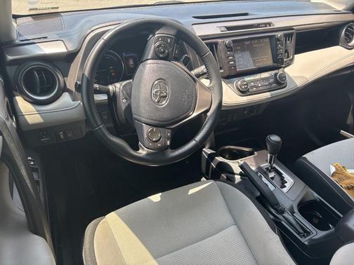 2018 Toyota RAV4 Hybrid XLE